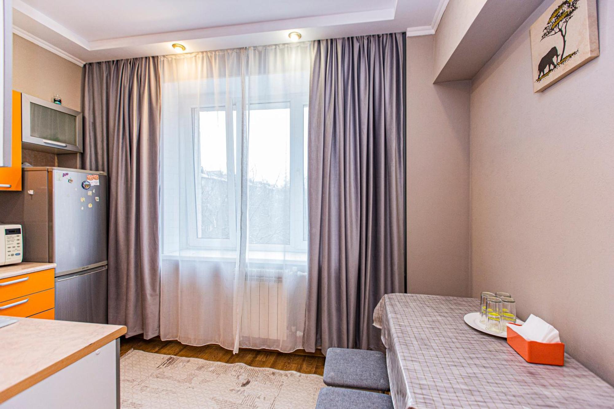 однокомнатные евро в центре #35 Apartment Almaty